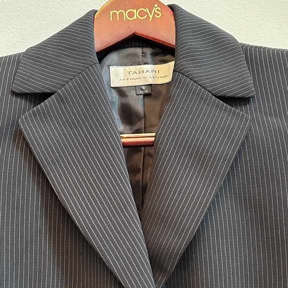 Tahari Arthur S Levine career black striped fitted blazer size 6 - Picture 8 of 15